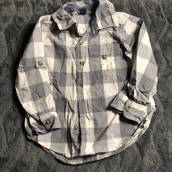 Set of 3- boys button down dress shirts - Picture 2 of 4